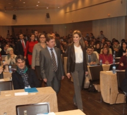Doña Letizia, acompañada por el alcalde del Caldes de Malavella, Salvador Balliu, momentos antes de que dieran comienzo las II Jornadas Internacionale